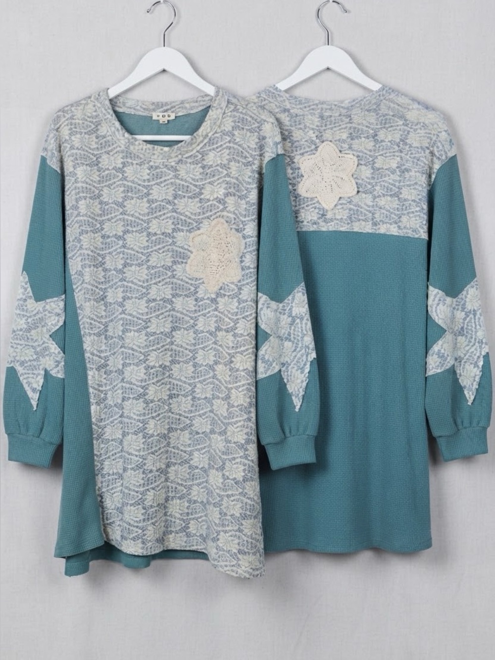 NWOT POL Boho Lace Waffle Knit Star Patchwork Tunic Top Teal and Cream Small